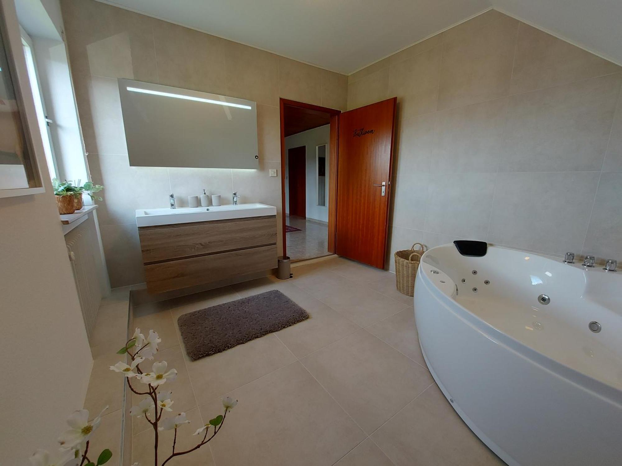Ferienhaus Hescheld With Private Jacuzzi 黑伦塔尔 外观 照片